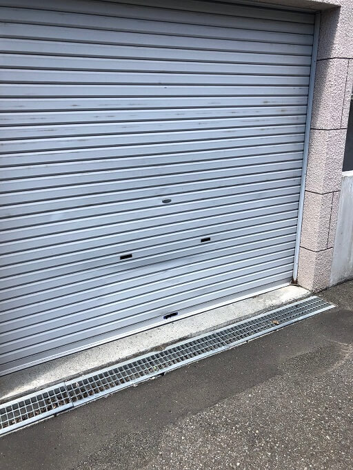 札幌市豊平区　アパートの手動シャッター潰れのスラット交換【シャッターSOS】